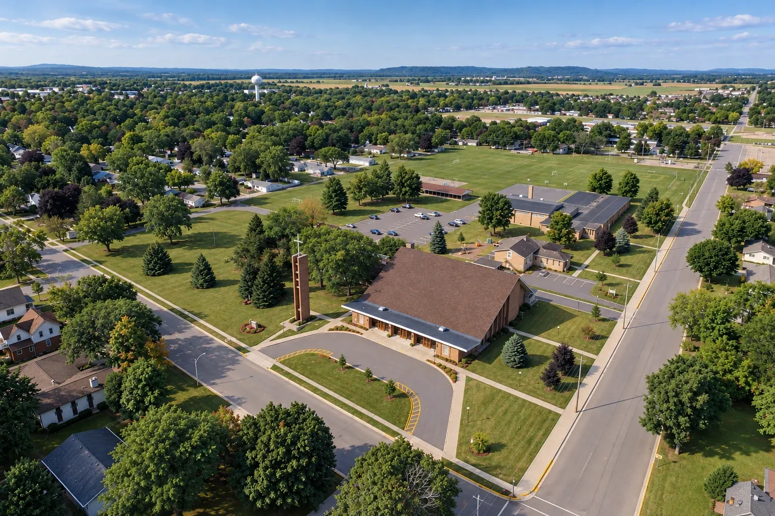 Vista aérea de la iglesia y el campus de St. Aloysius en Sauk City